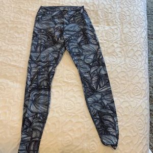 Lululemon blue black and white leggings-size 10